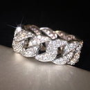 Cao Shiman's eye-catching ring with a women's clasp design