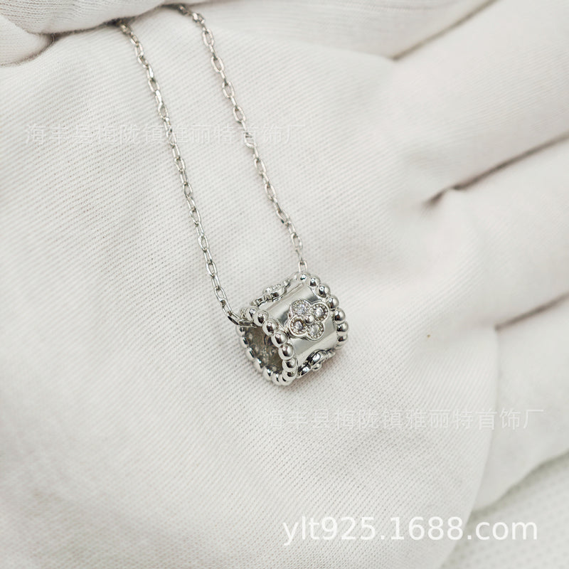 V Gold high version four-leaf clover kaleidoscope women's high-grade light luxury 100 diamond waist pendant collarbone chain