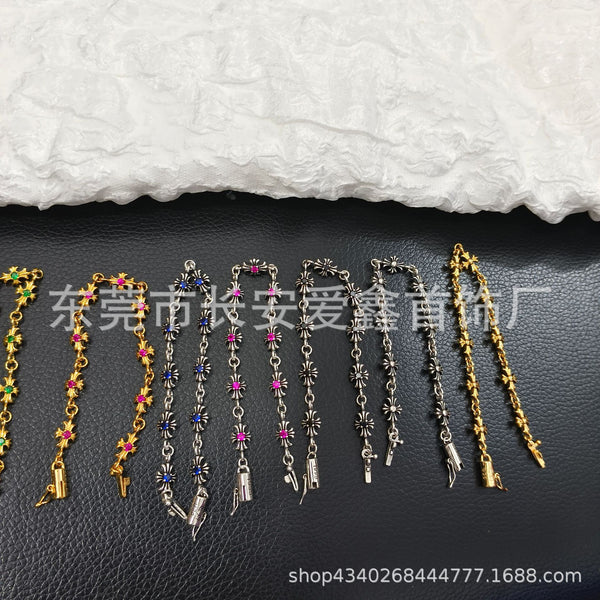 A simple antique golden cross-flower diamond-encrusted thin bracelet
