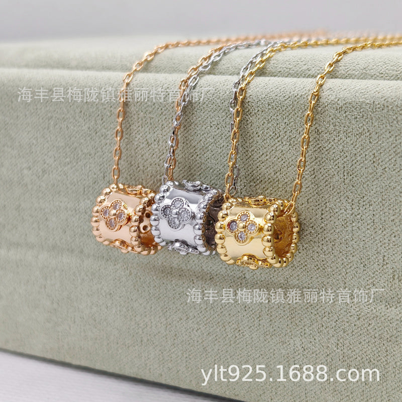V Gold high version four-leaf clover kaleidoscope women's high-grade light luxury 100 diamond waist pendant collarbone chain
